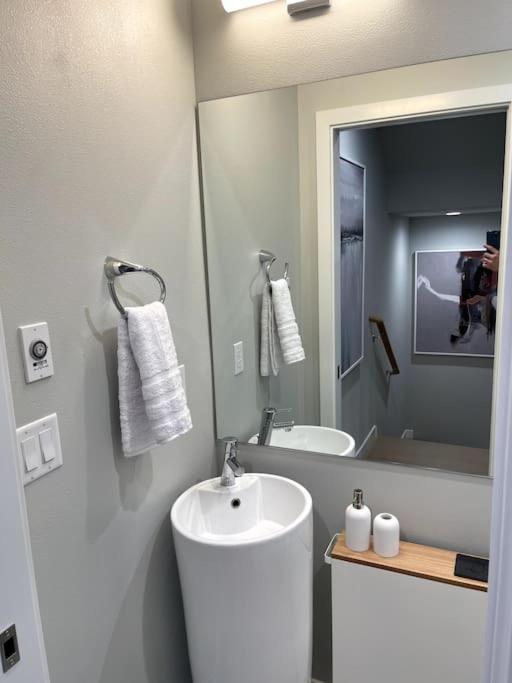 Seattle's New Modern Townhouse W/ Private Rooftop Seattle