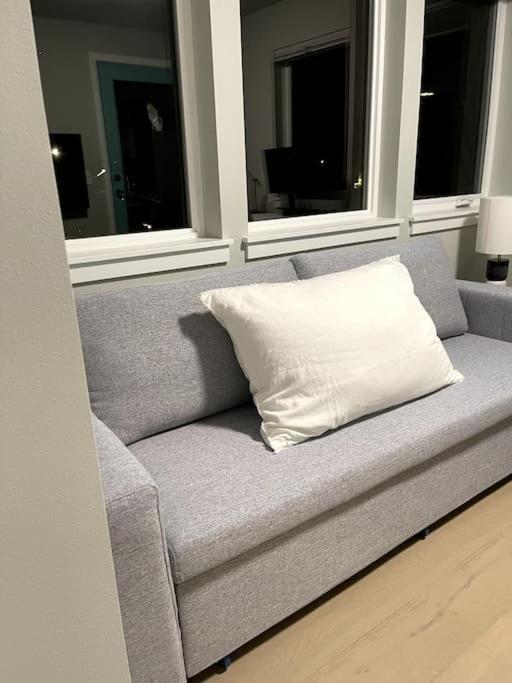 Seattle's New Modern Townhouse W/ Private Rooftop Seattle