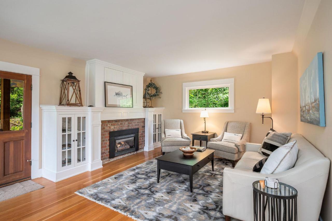 4br With Firepit, Outdoor Dining And Yard Surrounded By Trees Seattle