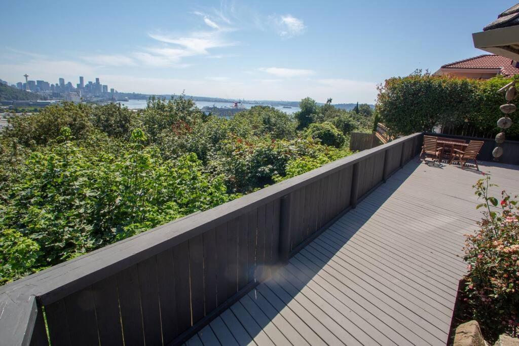 Holiday home Flo's Old Lookout Seattle