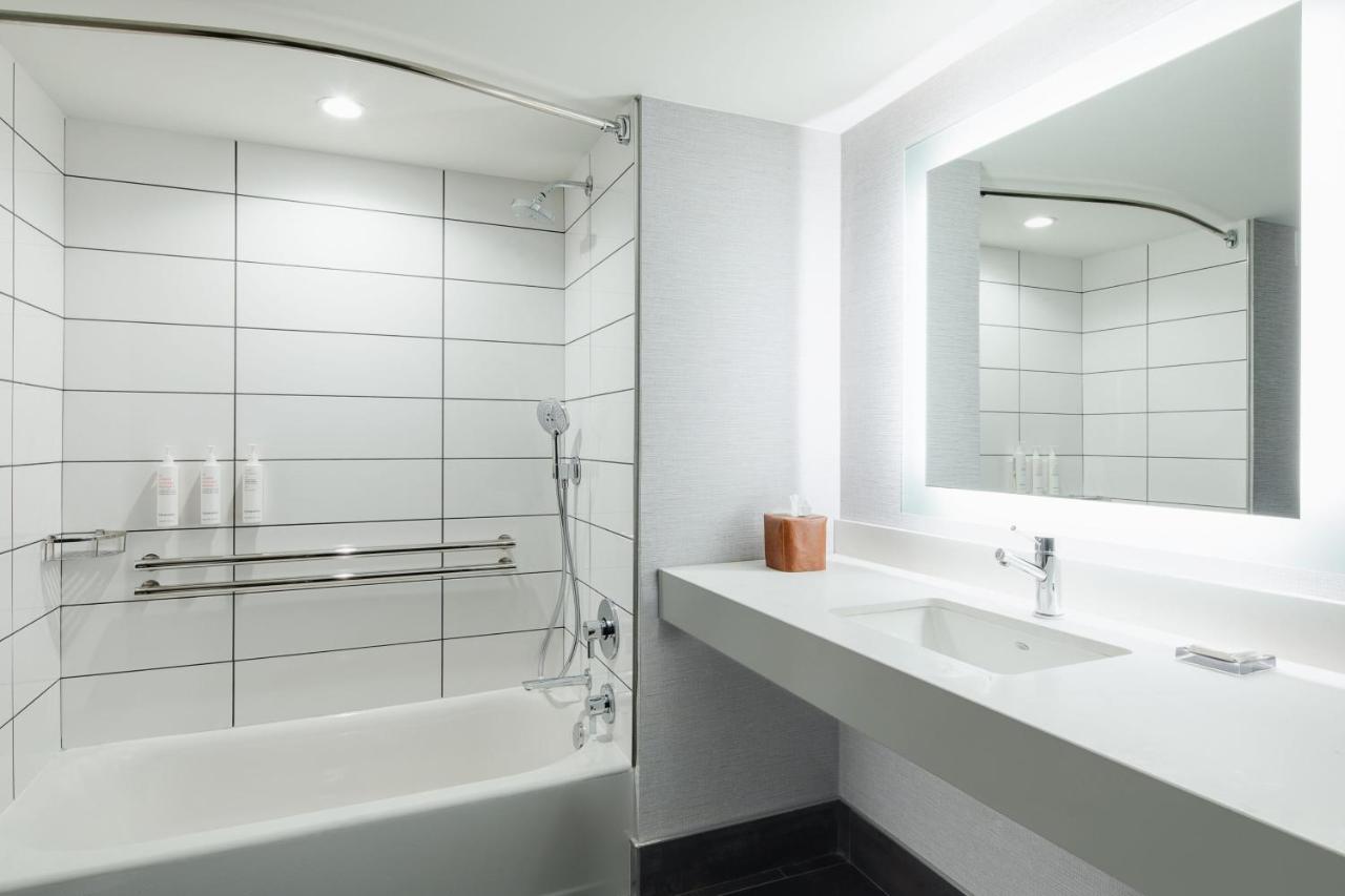 Marriott Waterfront Hotel 4*