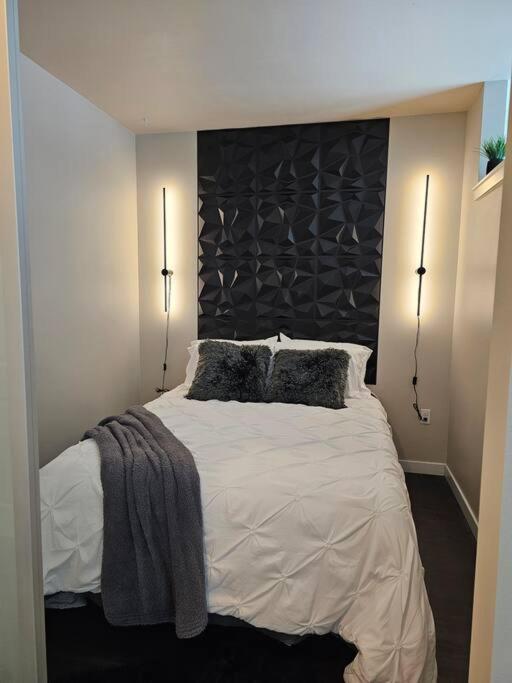 Chic Queen Anne Retreat Apartment