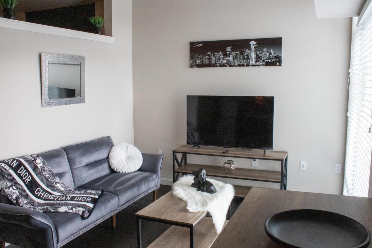 Apartment Chic Queen Anne Retreat
