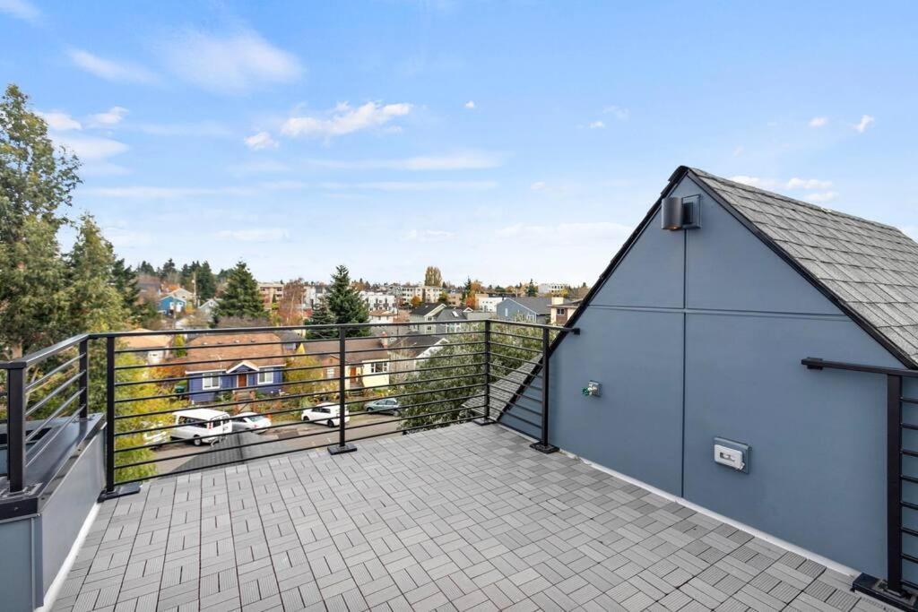Eco Built Crown Hill Townhouse - 85 Walkscore Holiday home *