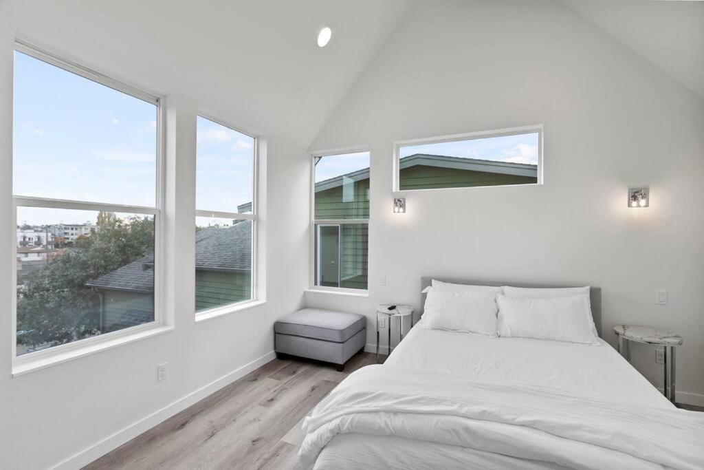 Eco Built Crown Hill Townhouse - 85 Walkscore Holiday home Seattle