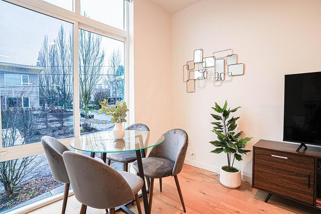 Holiday home Modern Home, Rooftop View, 3 Block Beacon Station Seattle