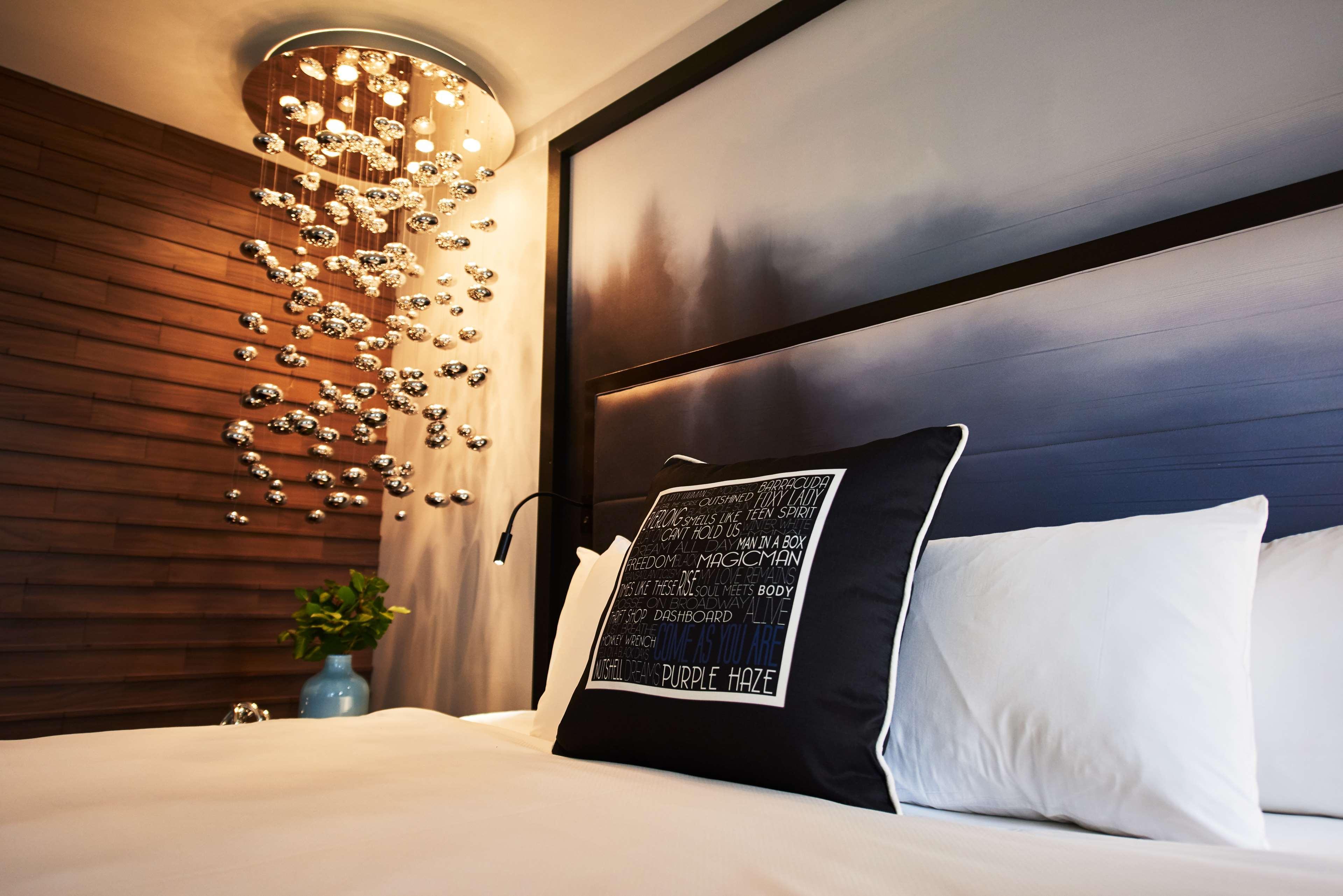 Hilton Motif