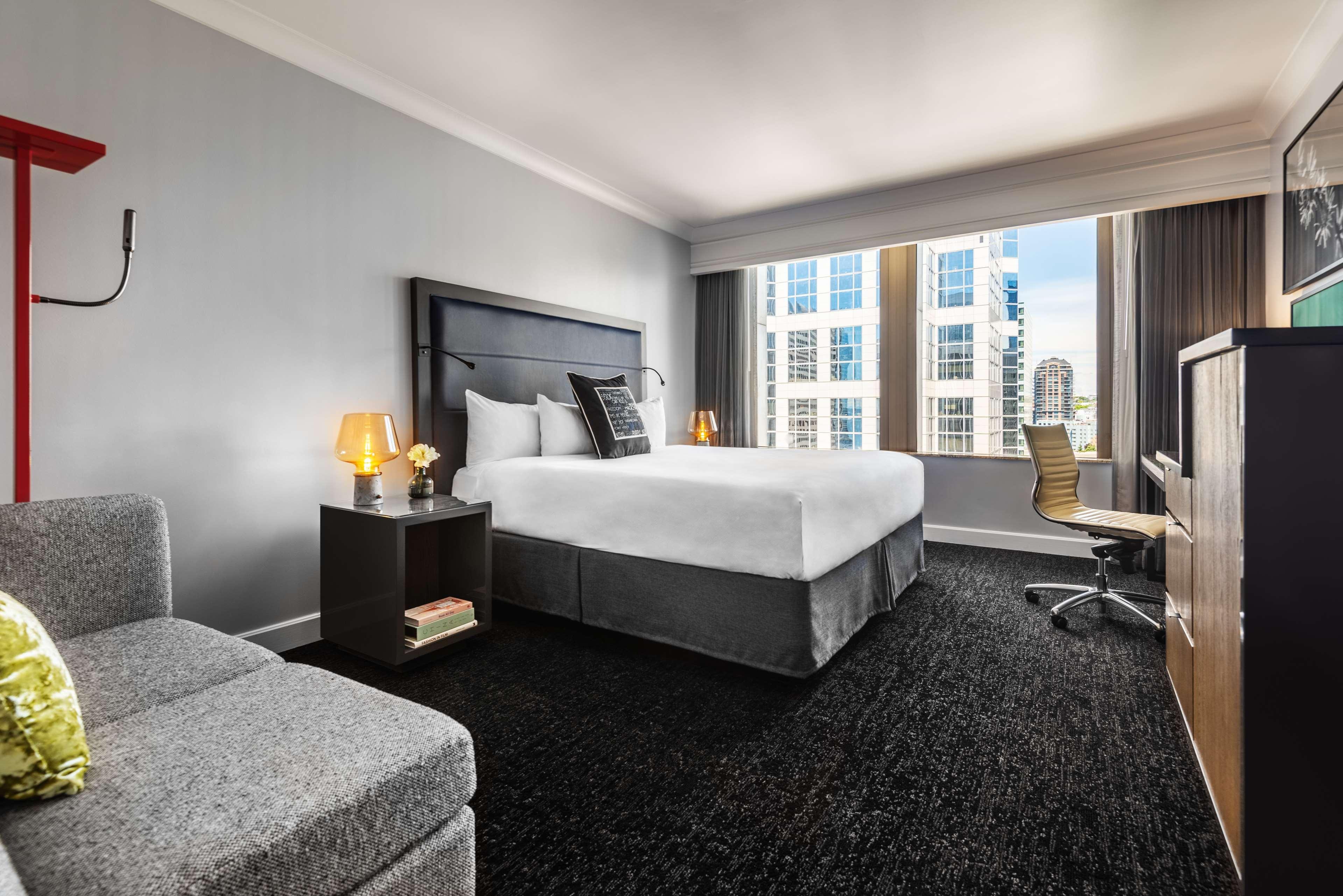Hilton Motif 4*