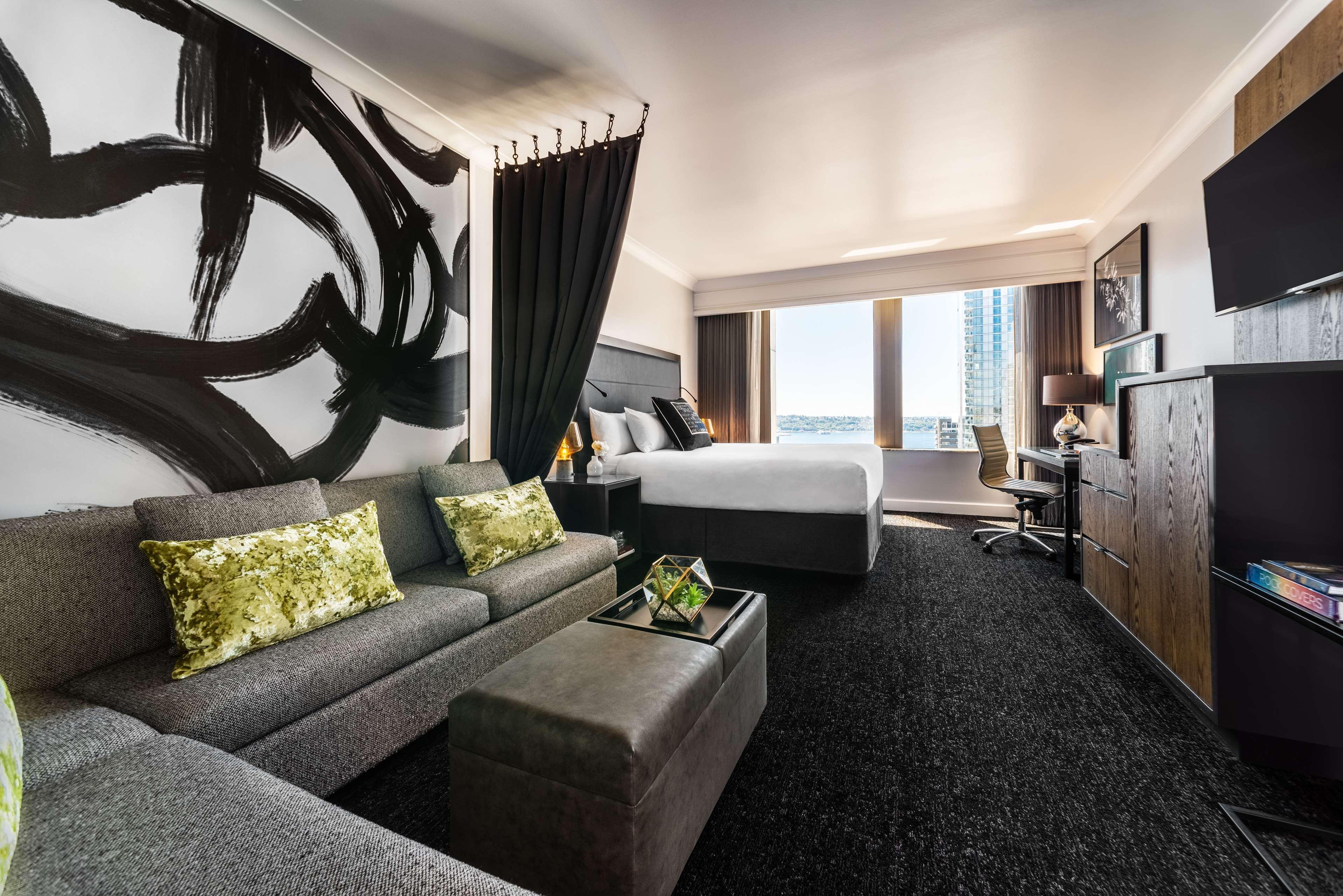 Hilton Motif