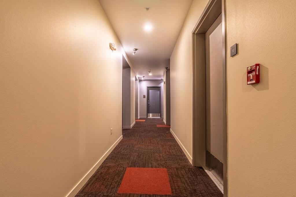 One Bedroom Luxury Apartment Seattle