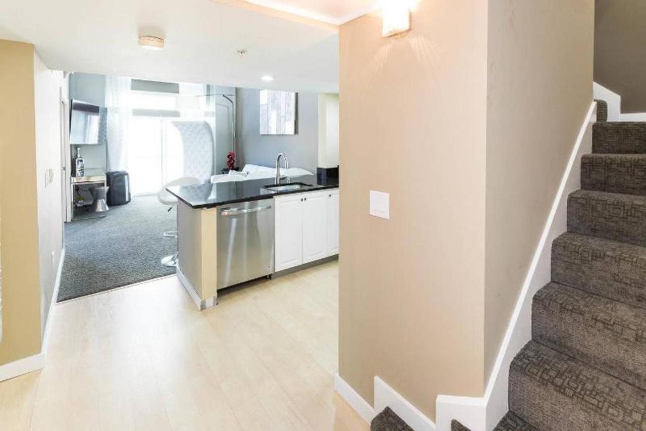 Space Needle Downtown Modern Story Penthouse Apartment *