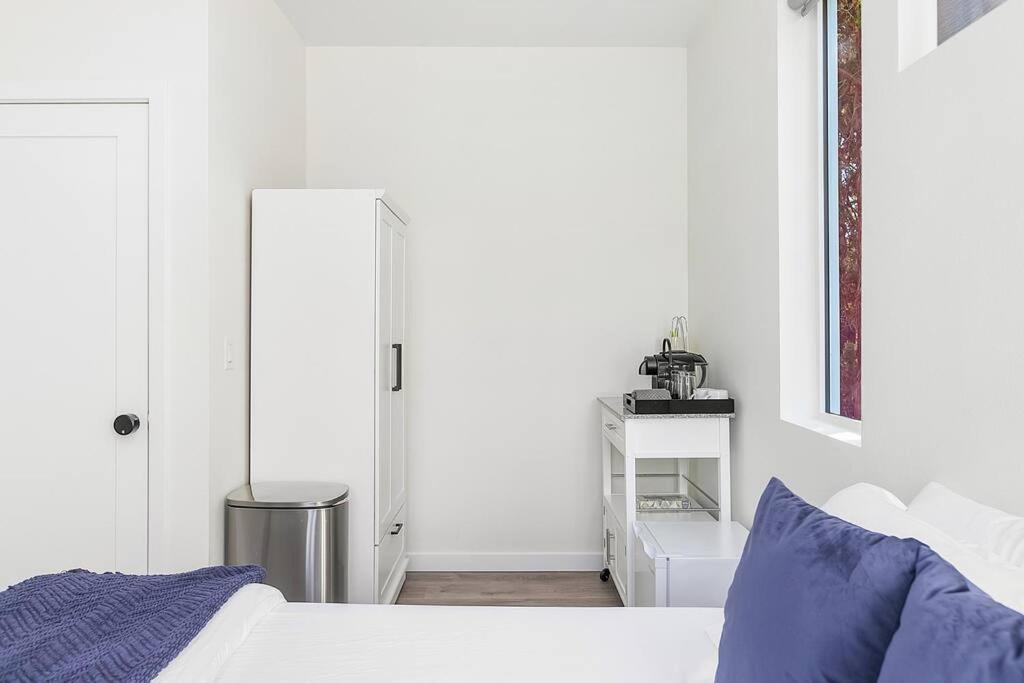 Apartment Syrax's Dragonstone Den Seattle
