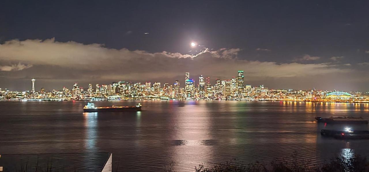 180 Degree, Unobstructed Bluff View! Seattle