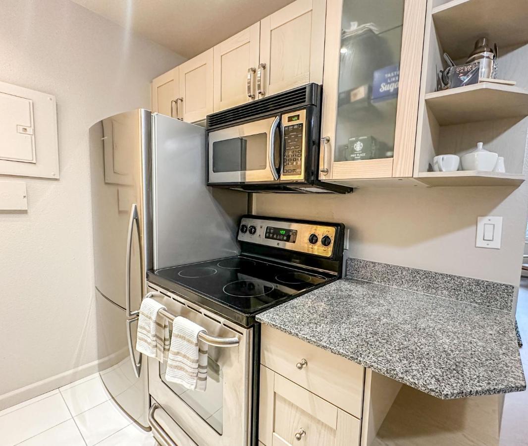 2br Downtown Convention Center Near Attractions Apartment