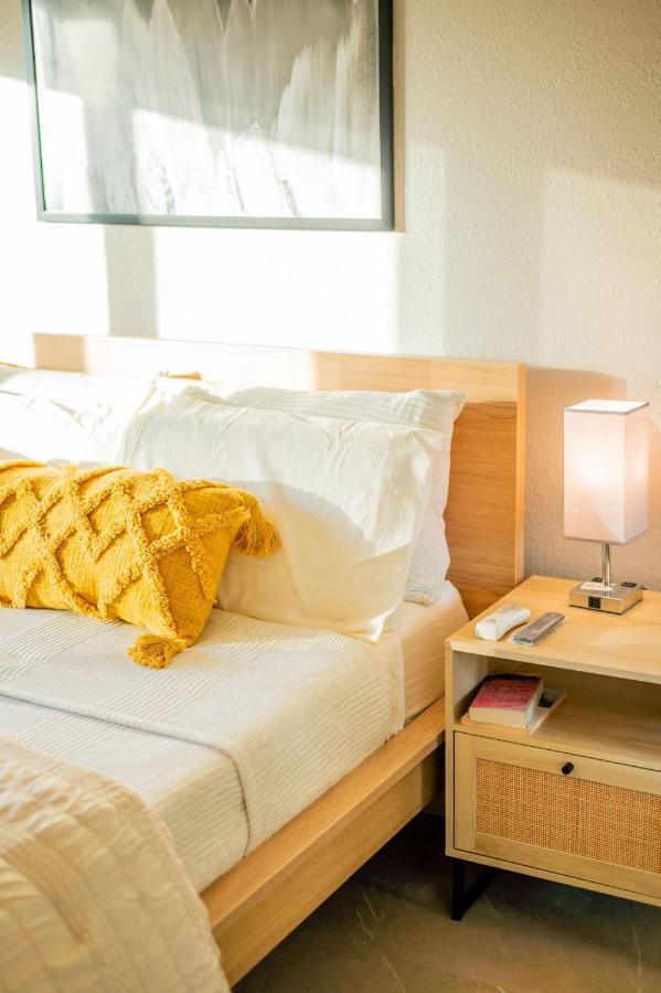 2br Downtown Convention Center Near Attractions