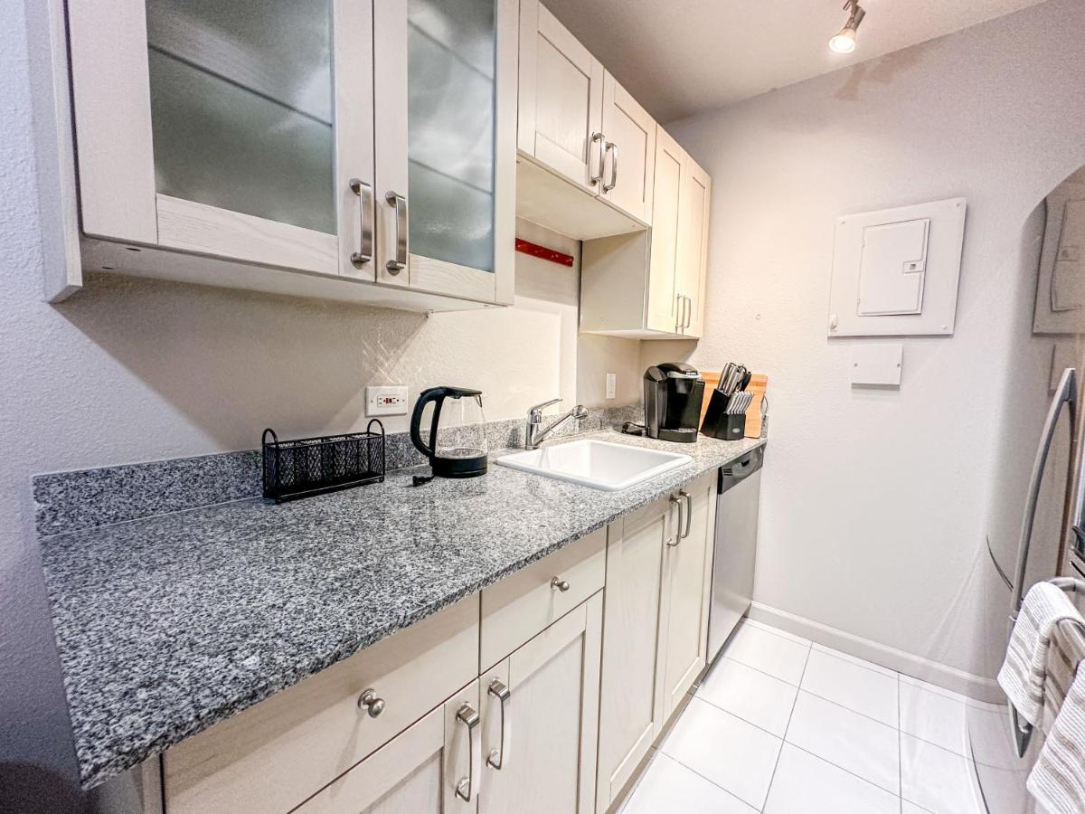 2br Downtown Convention Center Near Attractions