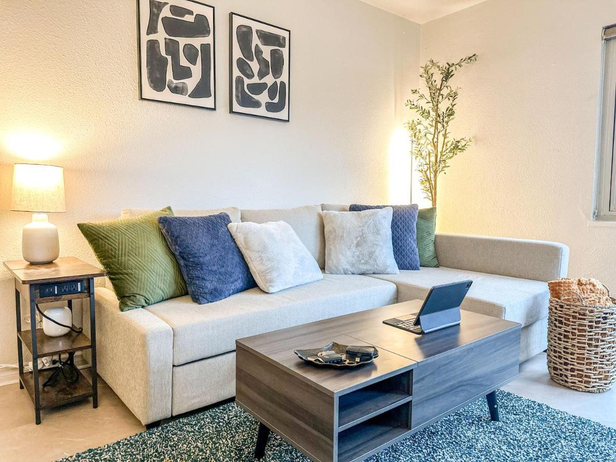 2br Downtown Convention Center Near Attractions