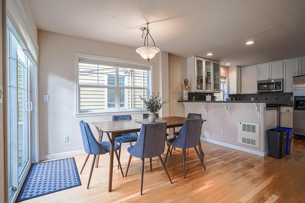 Holiday home Ballard's Townhome With Office & Walk Score 98 *
