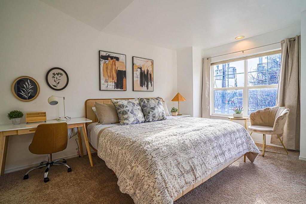 Ballard's Townhome With Office & Walk Score 98 *