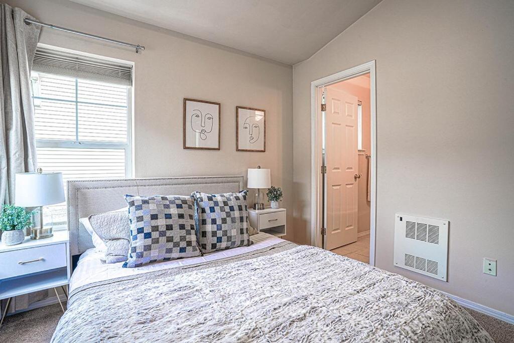 Ballard's Townhome With Office & Walk Score 98 * Seattle