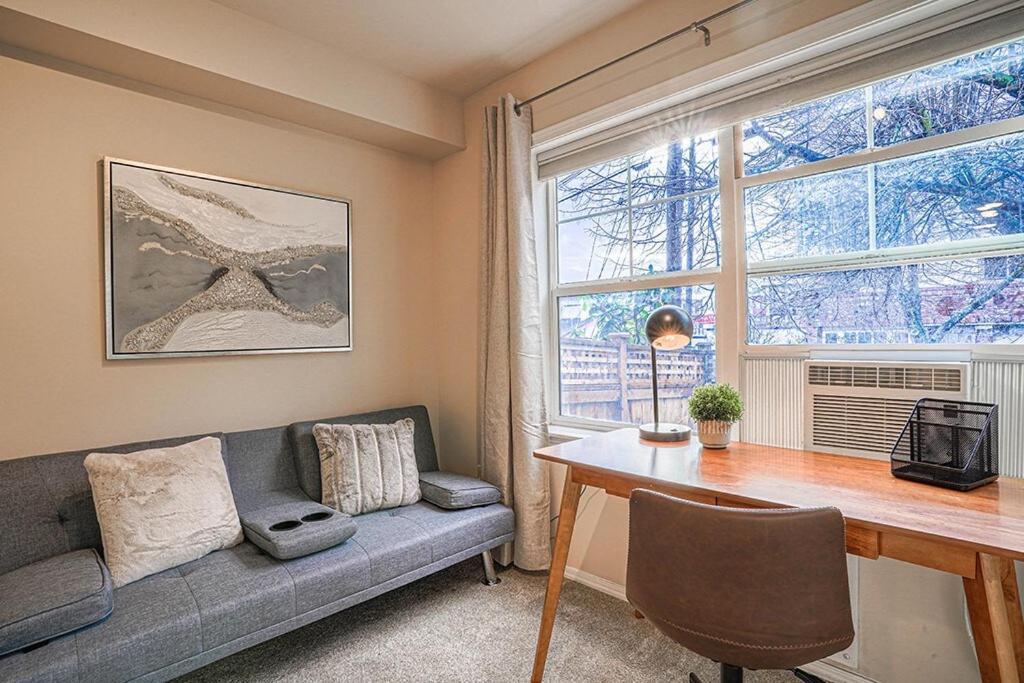 Holiday home Ballard's Townhome With Office & Walk Score 98