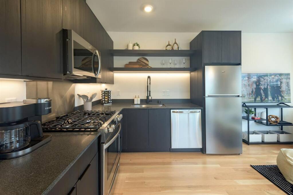 Apartment Charm, Near University, 3 Bedroom W&d, Fast Wifi