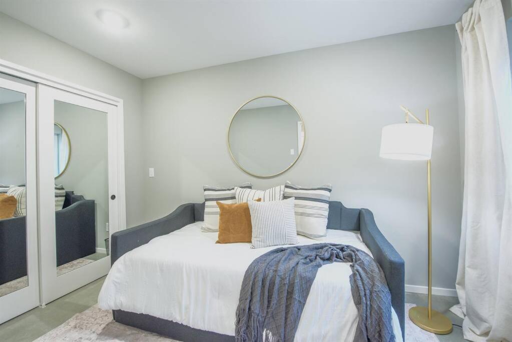 Apartment Charm, Near University, 3 Bedroom W&d, Fast Wifi *