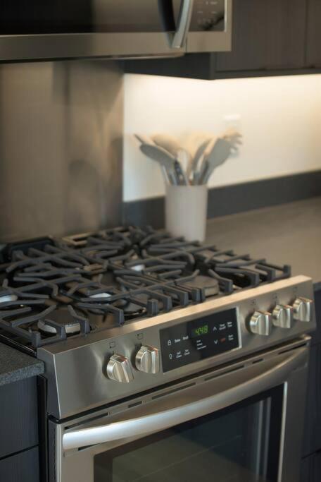 Charm, Near University, 3 Bedroom W&d, Fast Wifi Apartment