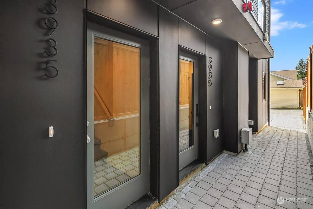 Charm, Near University, 3 Bedroom W&d, Fast Wifi Apartment *