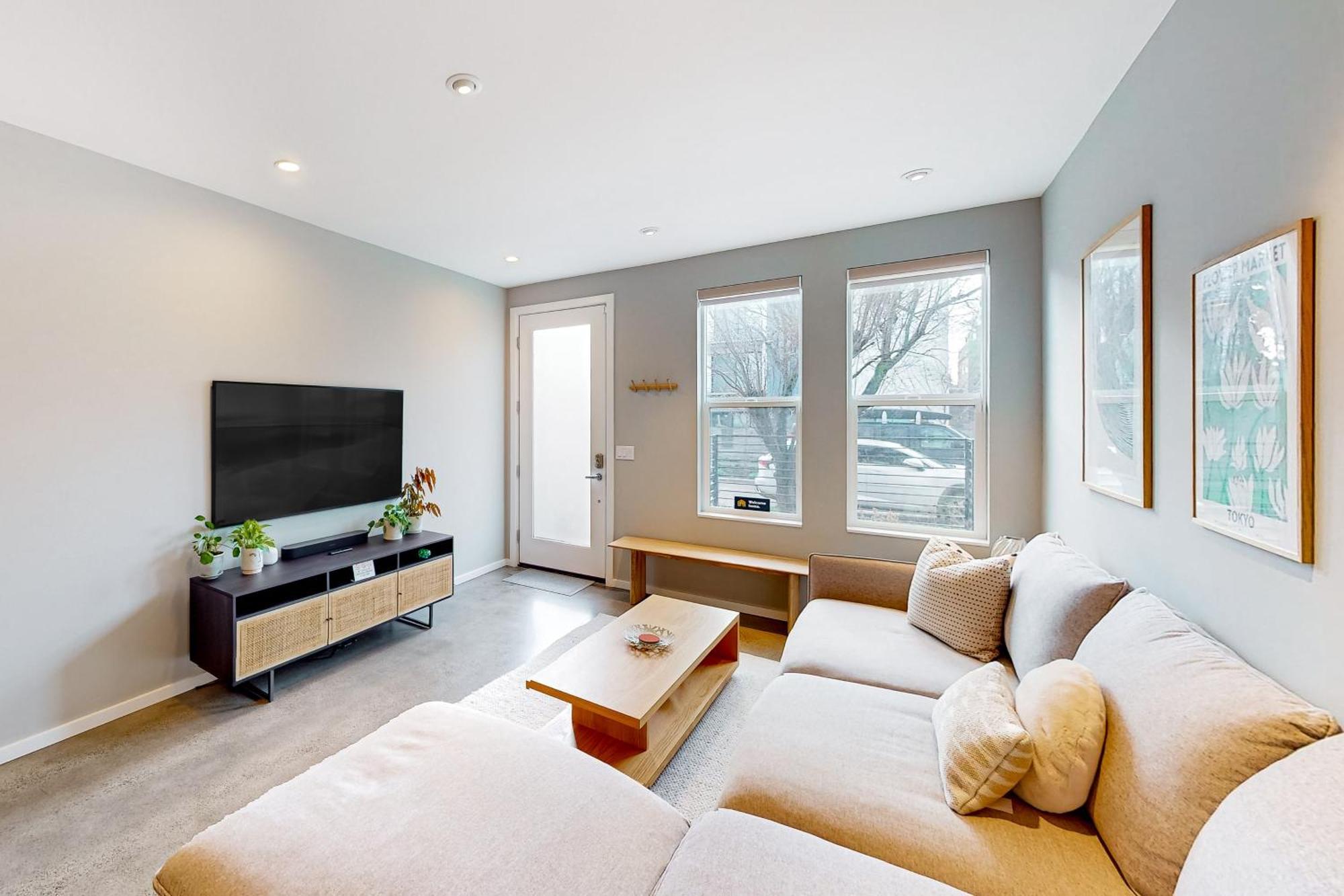 Luxury Ballard Townhome Holiday home