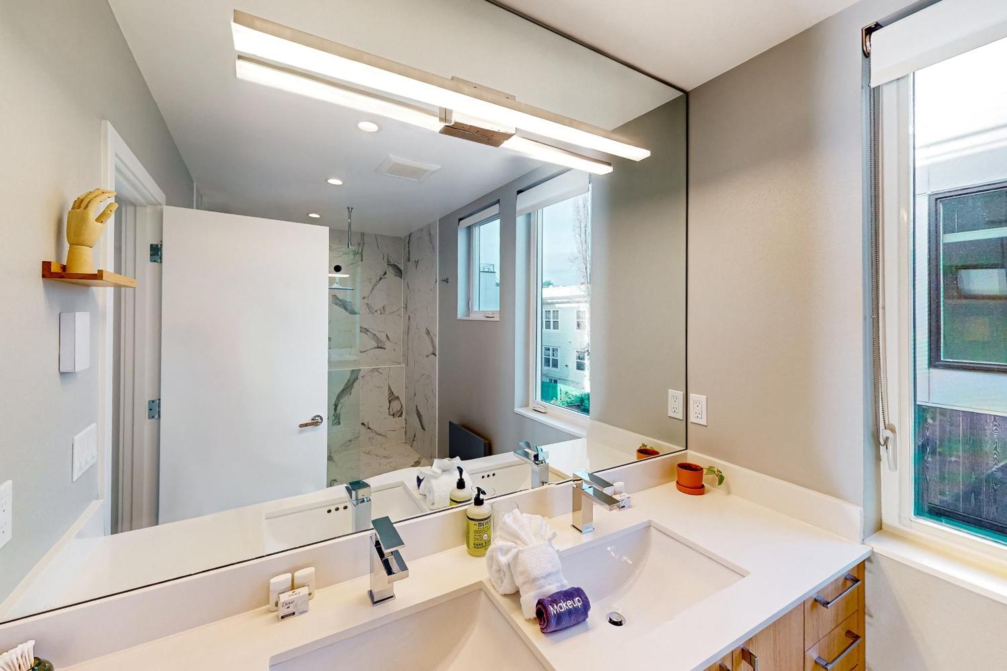 Luxury Ballard Townhome Holiday home