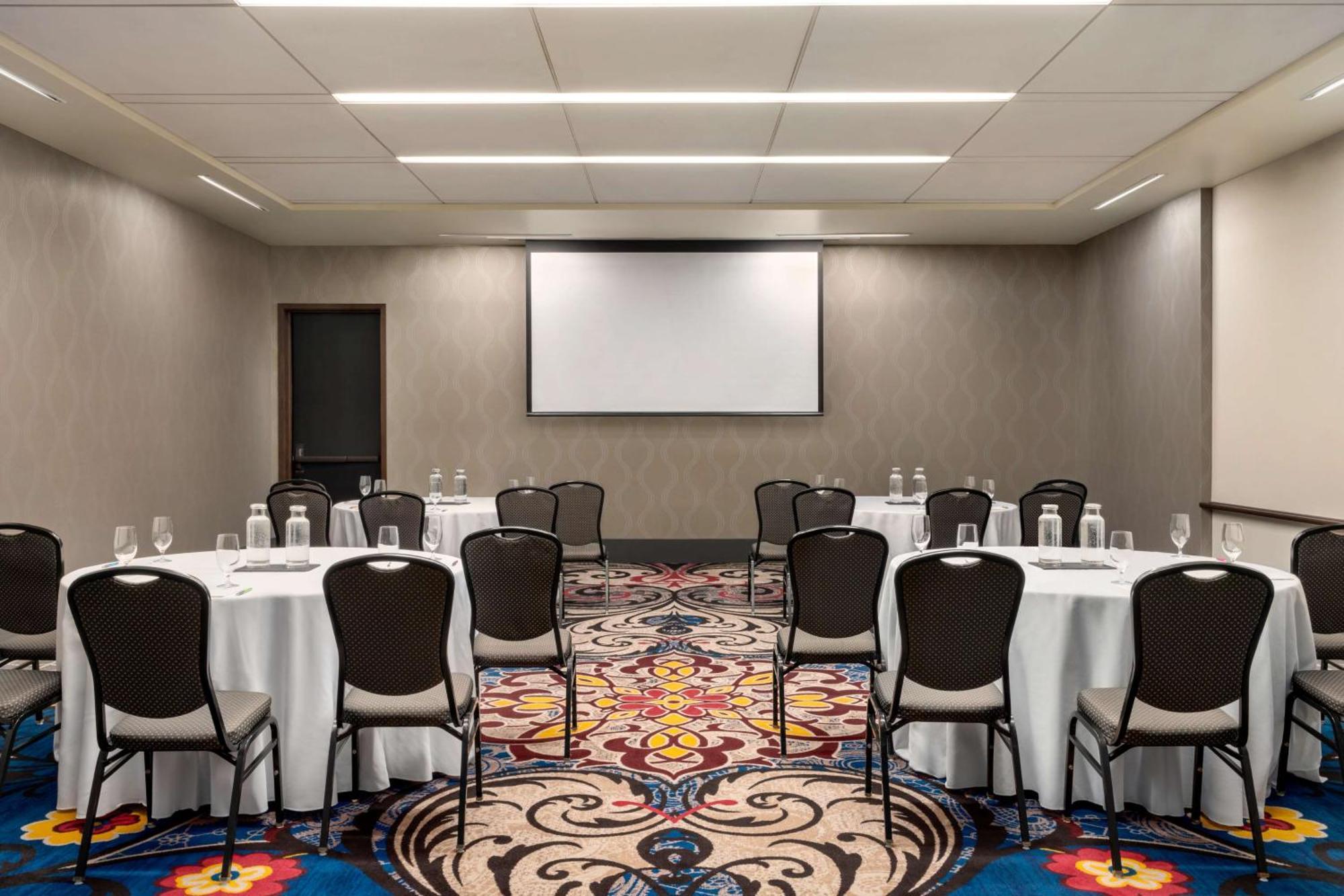 Hilton Motif