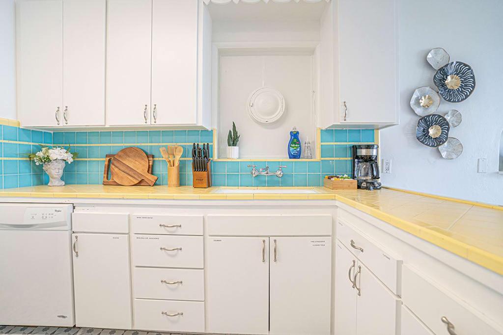 Waterfront Bliss, 2 Bedroom Apt Near Alki