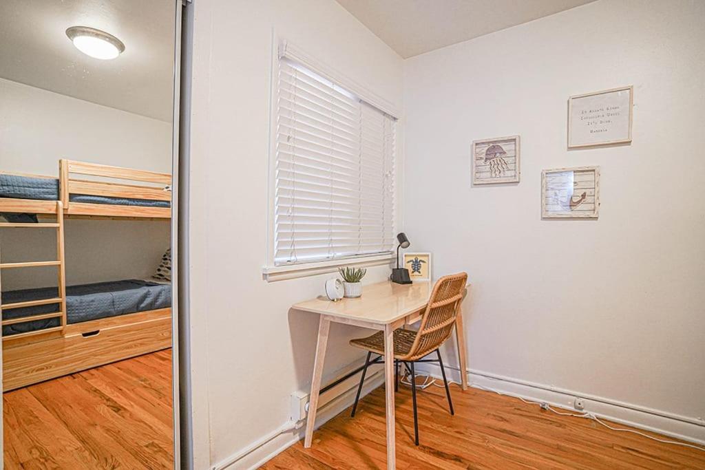 Waterfront Bliss, 2 Bedroom Apt Near Alki Apartment