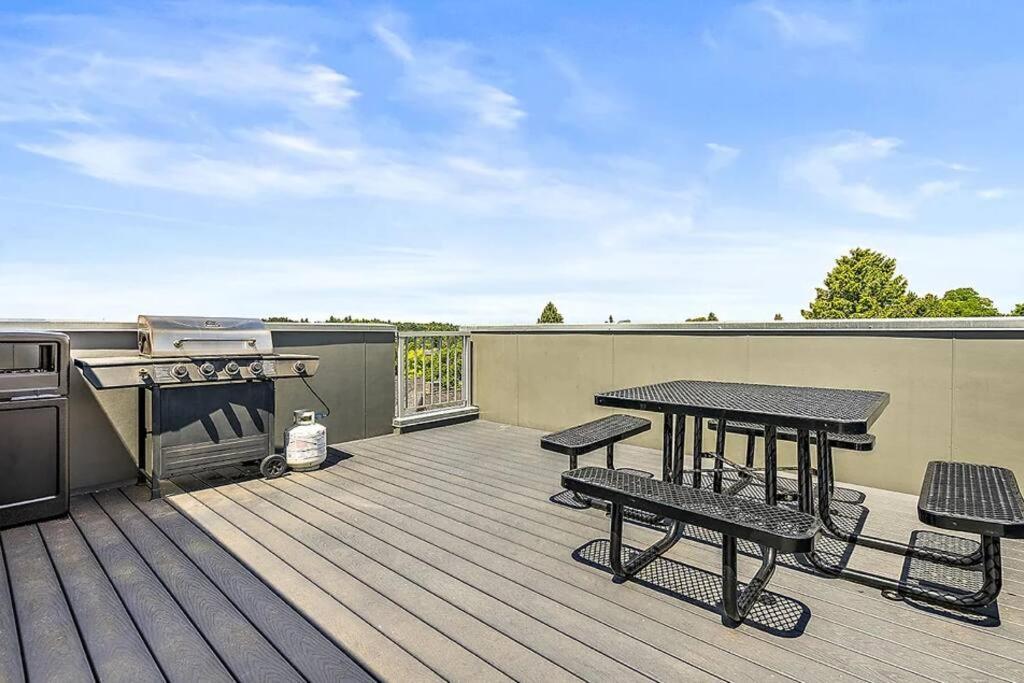 Pacific Trillium Studio, Wallingford 97 Walkscore Apartment Seattle