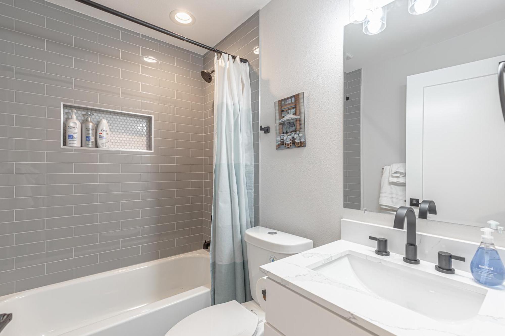 Beautifully Remodeled Rambler In South Holiday home *