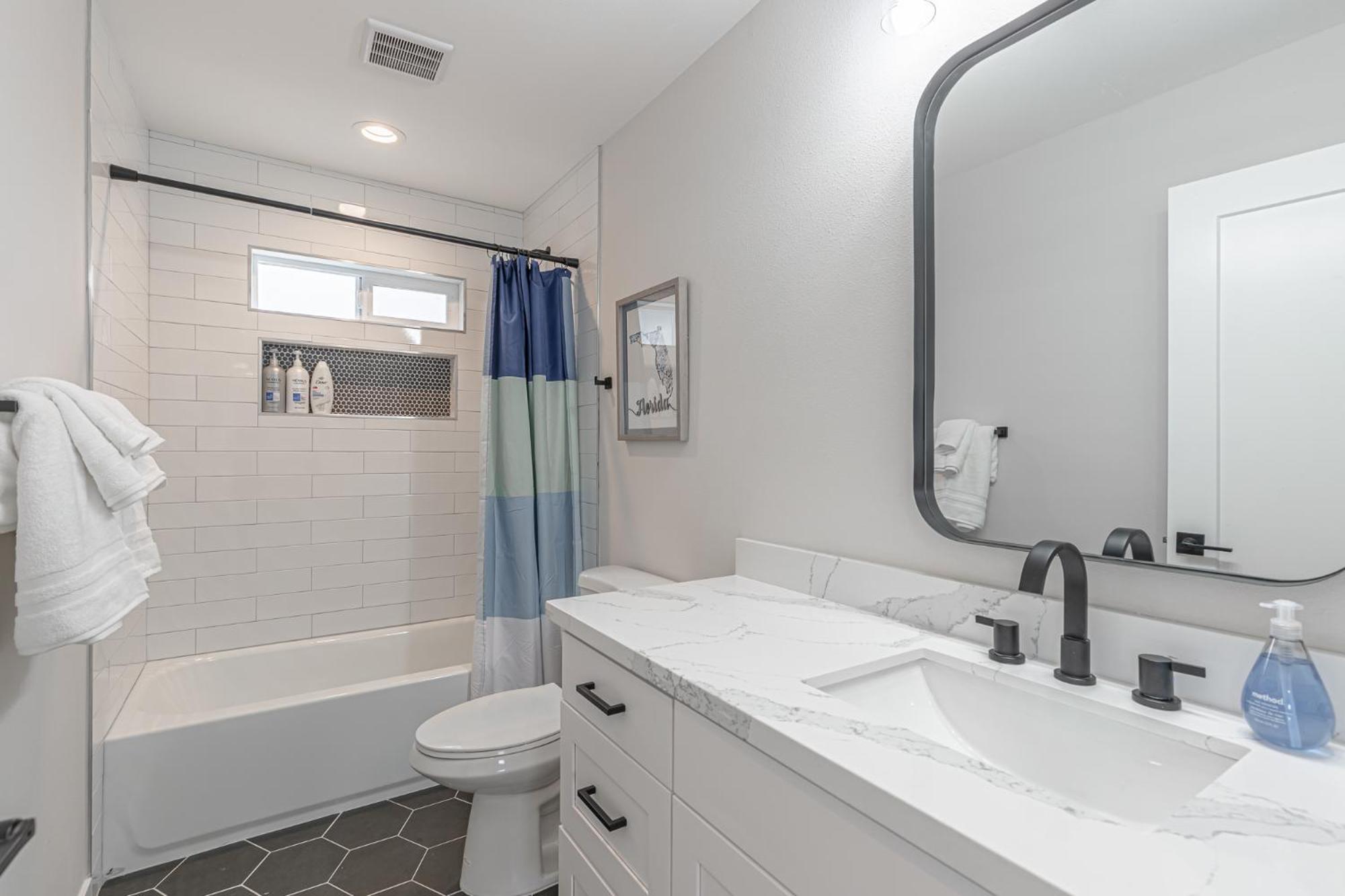 Beautifully Remodeled Rambler In South Holiday home