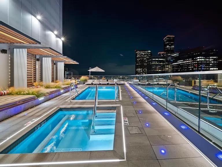 Luxury 1 Bedroom 1bath Convention Center *