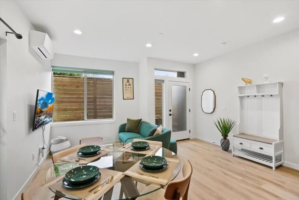 3br 2.5ba Rooftop View Hideaway Holiday home
