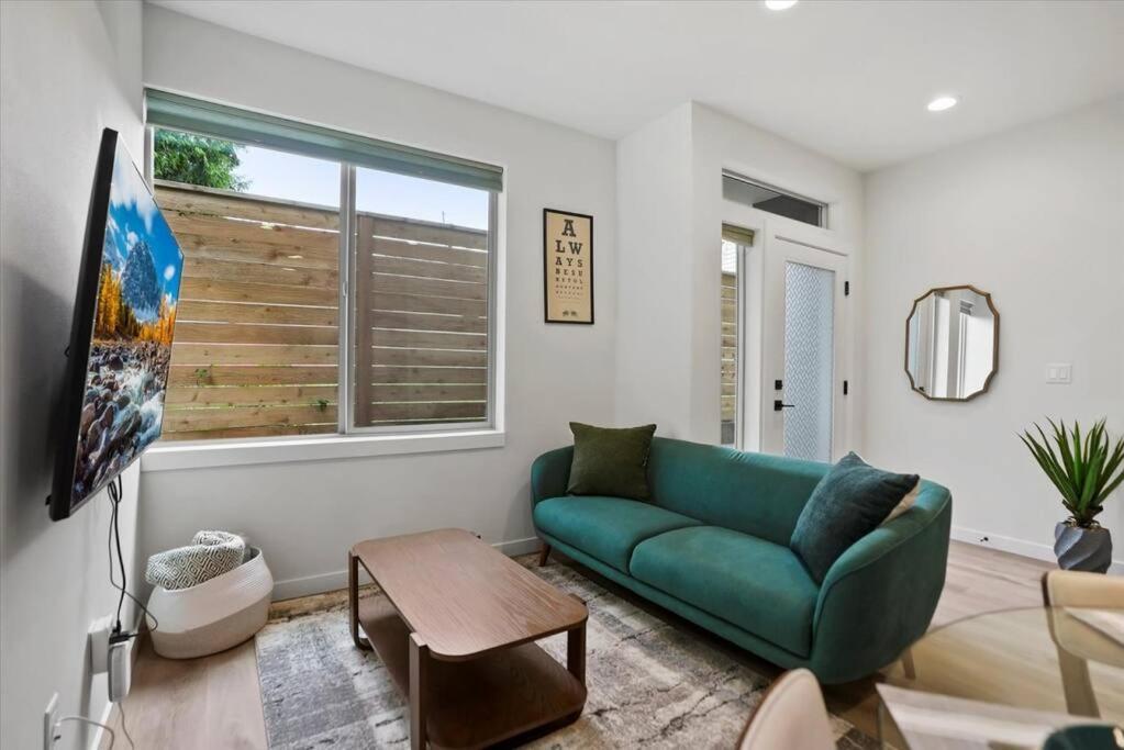 3br 2.5ba Rooftop View Hideaway *