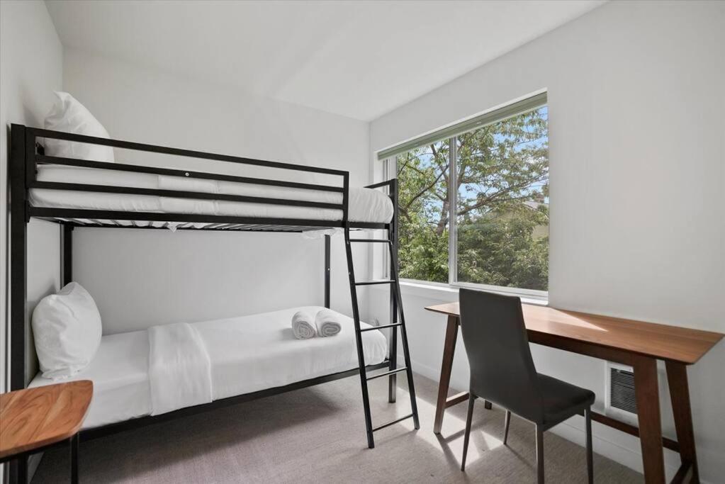 3br 2.5ba Rooftop View Hideaway Holiday home