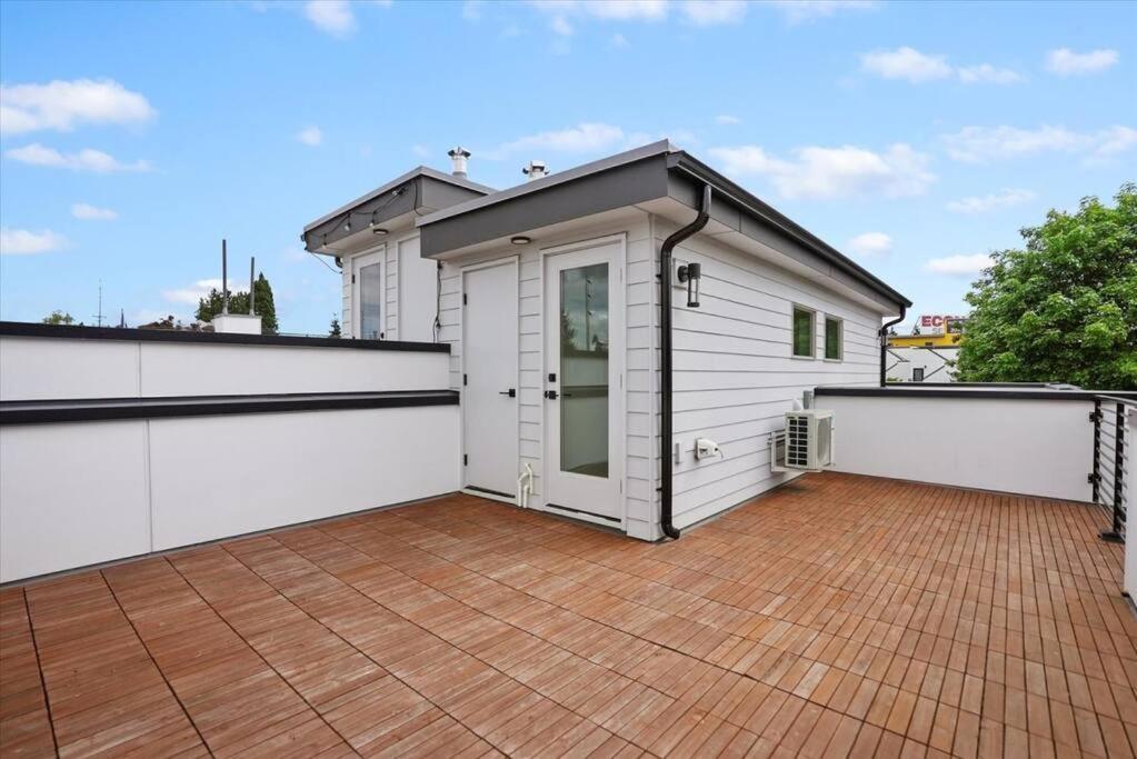 3br 2.5ba Rooftop View Hideaway