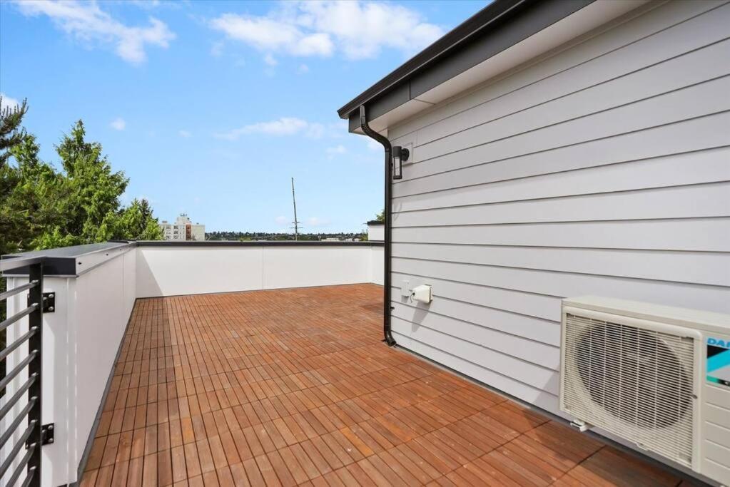 3br 2.5ba Rooftop View Hideaway Holiday home Seattle
