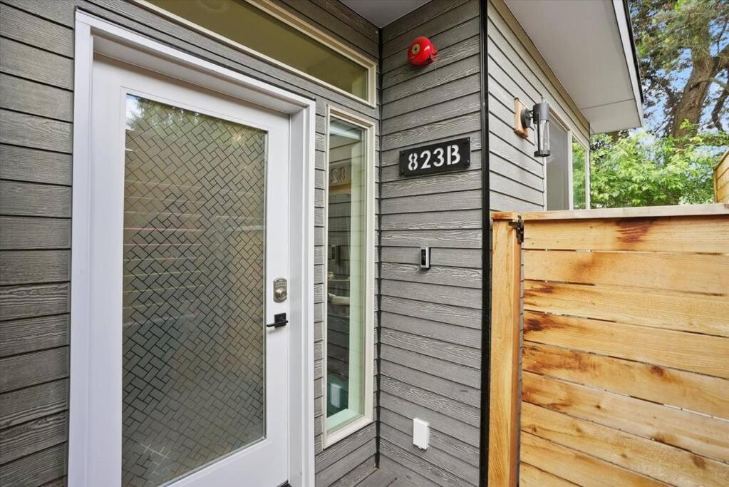 Holiday home 3br 2.5ba Rooftop View Hideaway *