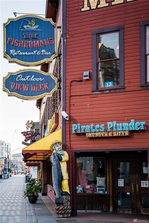 New Downtown 2 Beds, 2 Baths Waterfront Alaska 335 *