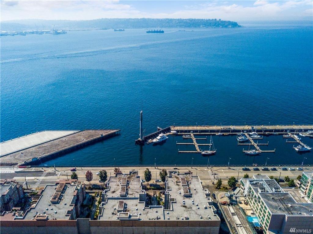New Downtown 2 Beds, 2 Baths Waterfront Alaska 335 * Seattle