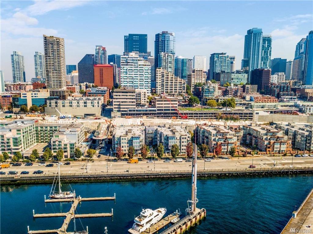 New Downtown 2 Beds, 2 Baths Waterfront Alaska 335 Holiday home