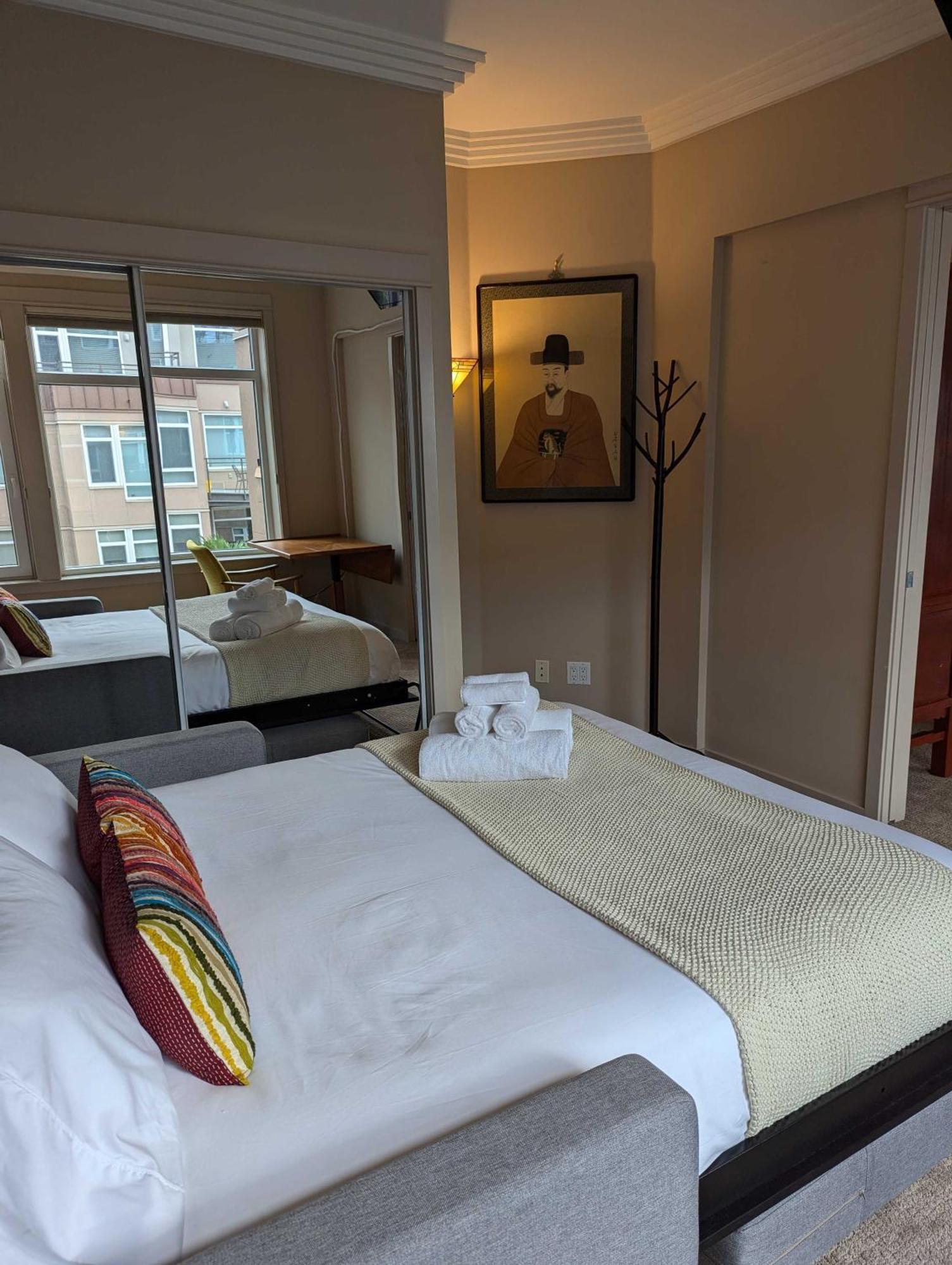 Holiday home New Downtown 2 Beds, 2 Baths Waterfront Alaska 335 *