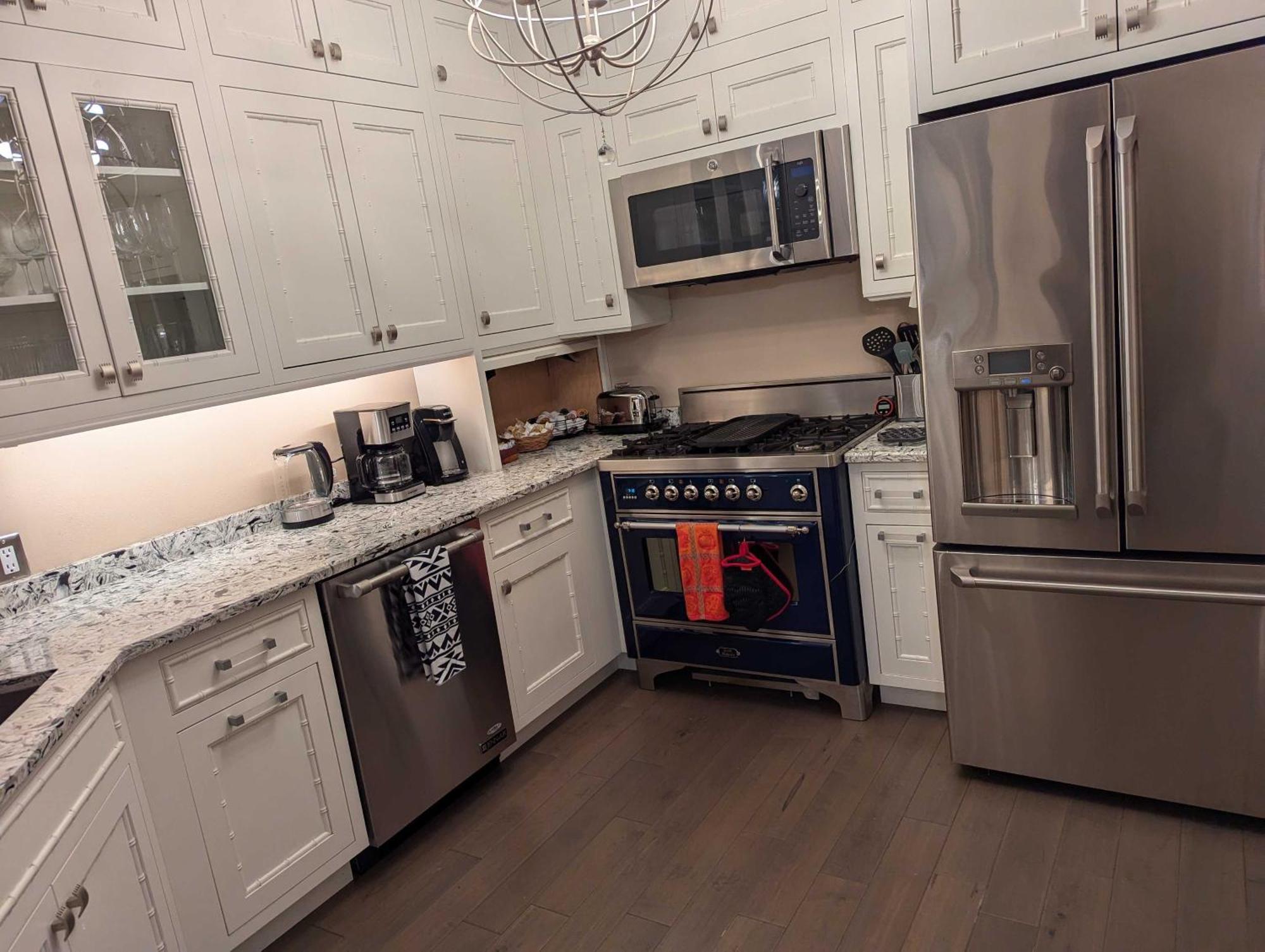Holiday home New Downtown 2 Beds, 2 Baths Waterfront Alaska 335 *