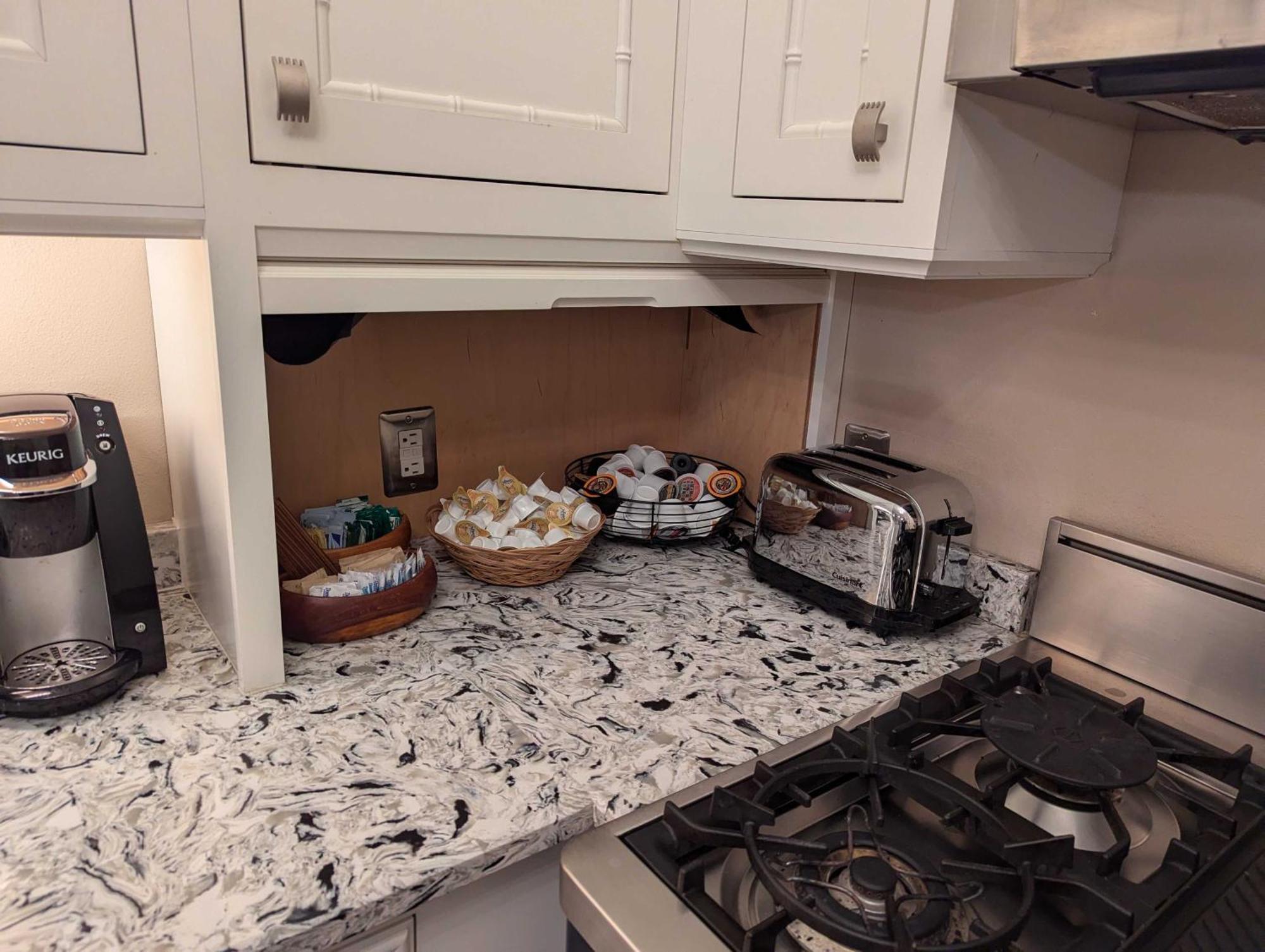 New Downtown 2 Beds, 2 Baths Waterfront Alaska 335 * Seattle